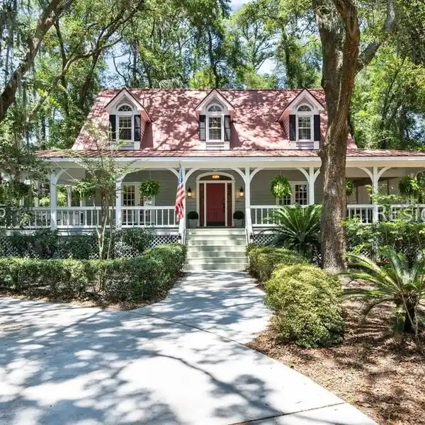 TRADITIONAL FARMHOUSE WITH SOUTHERN CHARM