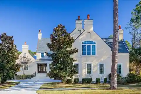 Expansive Entertainer's Dream Home