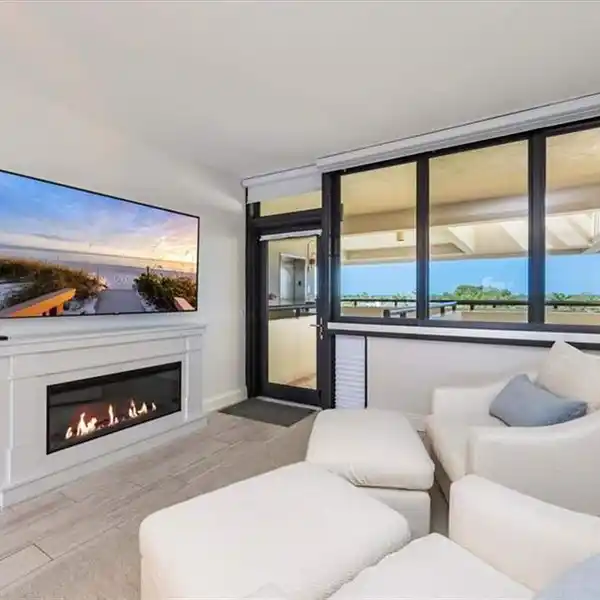 PELICAN BAY GOLF AND GULF VIEW CONDO