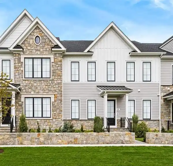 NEW CONSTRUCTION WITH DESIGNER UPGRADES