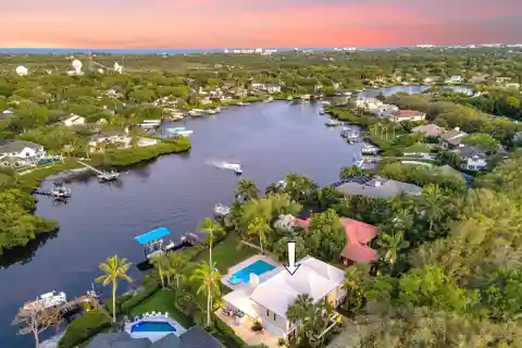 Spectacular Riverfront Estate
