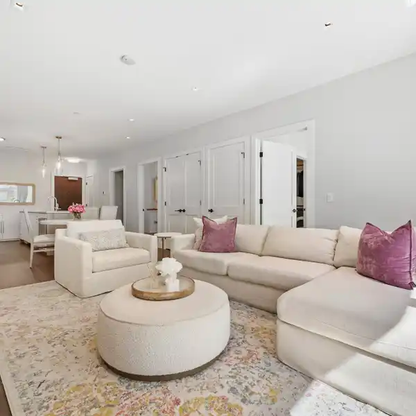 EASY CONDOMINIUM LIVING AT ITS BEST