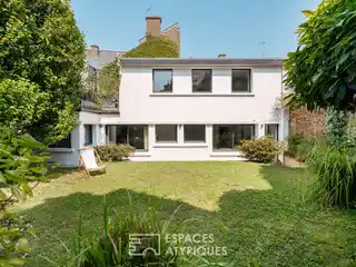 Fully Renovated Townhouse Steps from the Market Square