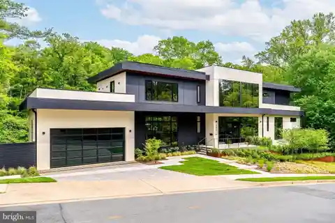 Breathtaking Modern Home in the Belevue Forest