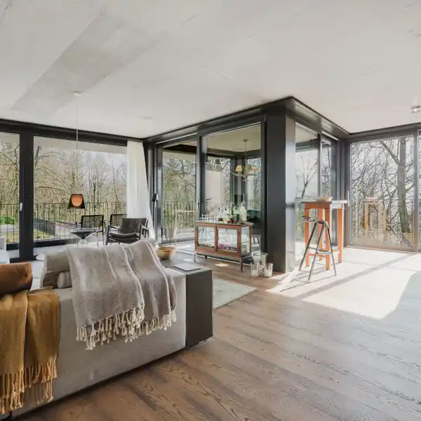 UNIQUE MODERN FLAT