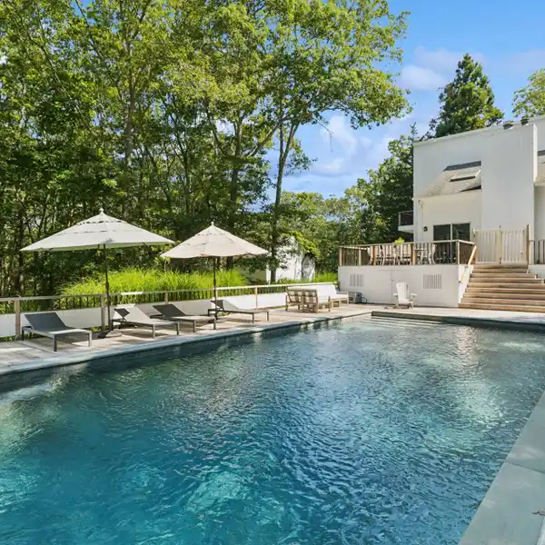 RENOVATED CONTEMPORARY RETREAT NEAR EAST HAMPTON BEACHES