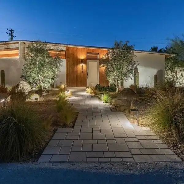 QUINTESSENTIAL PALM SPRINGS HOME WITH MOUNTAIN VIEWS