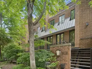 Chic Townhome Steps from Lake and Loop
