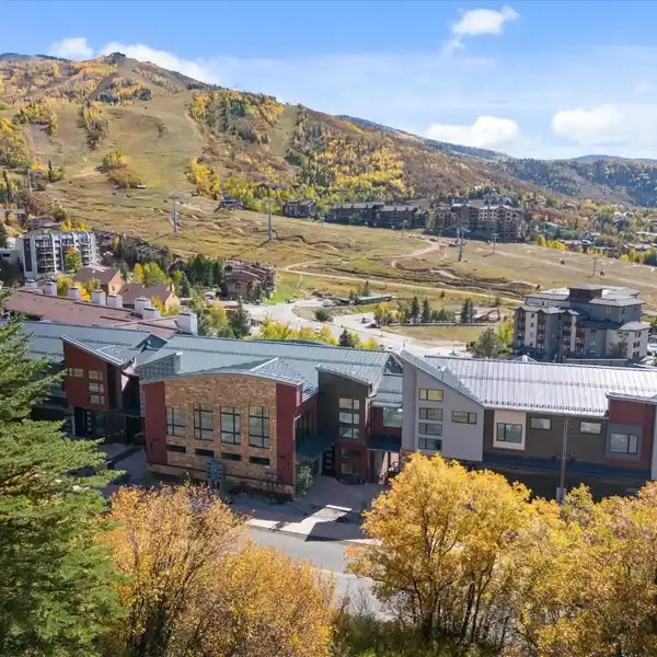 CRAWFORD SQUARE AT BURGESS CREEK