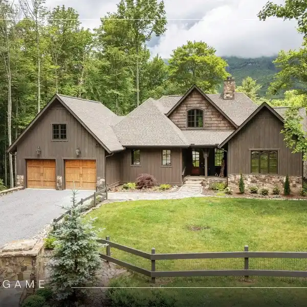 BEAUTIFUL HOME IN BURLINGAME COUNTRY CLUB