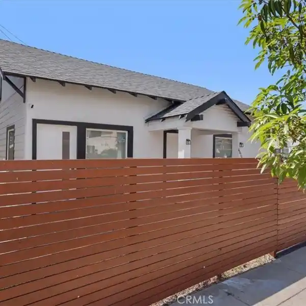 REMODELED MID-WILSHIRE HOME WITH PRIVATE UPSTAIRS UNIT