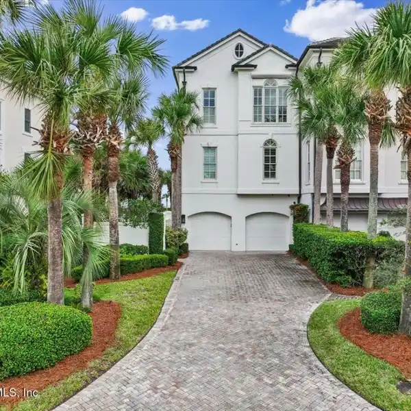 EXQUISITE OCEANFRONT LUXURY TOWNHOME