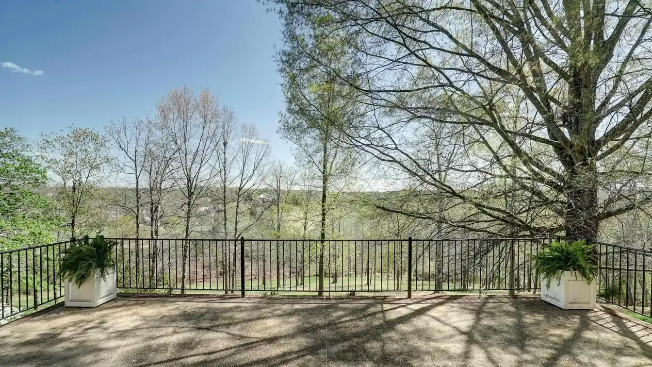 Timeless Glenmore Estate Overlooking Golf Course Greens