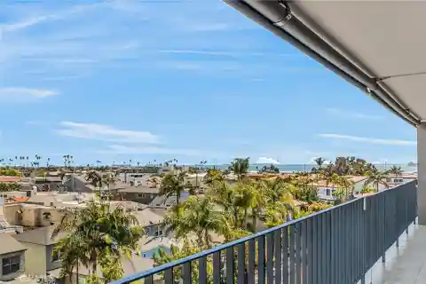 Gorgeous Turnkey Condo