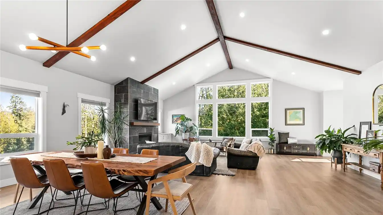 Immaculate Home on a Quiet Dead-end Street