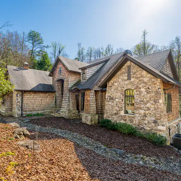CUSTOM HOME IN DROVERS ROAD PRESERVE