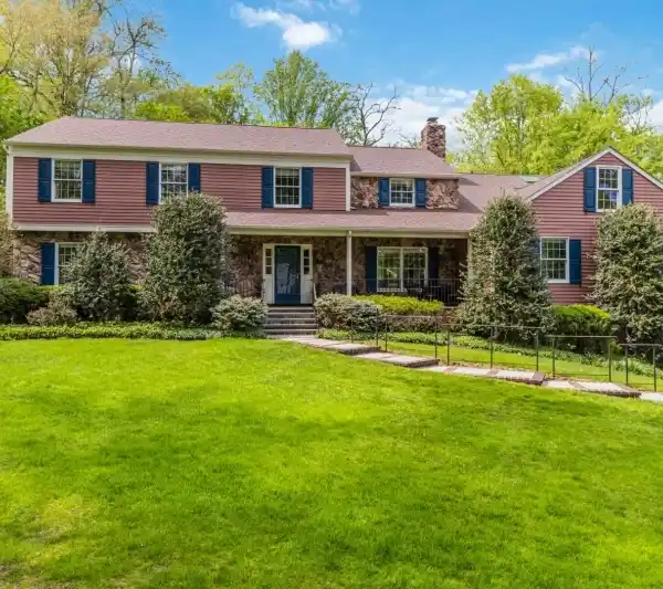 STATELY COLONIAL IN PRESTIGIOUS ROLLING HILLS