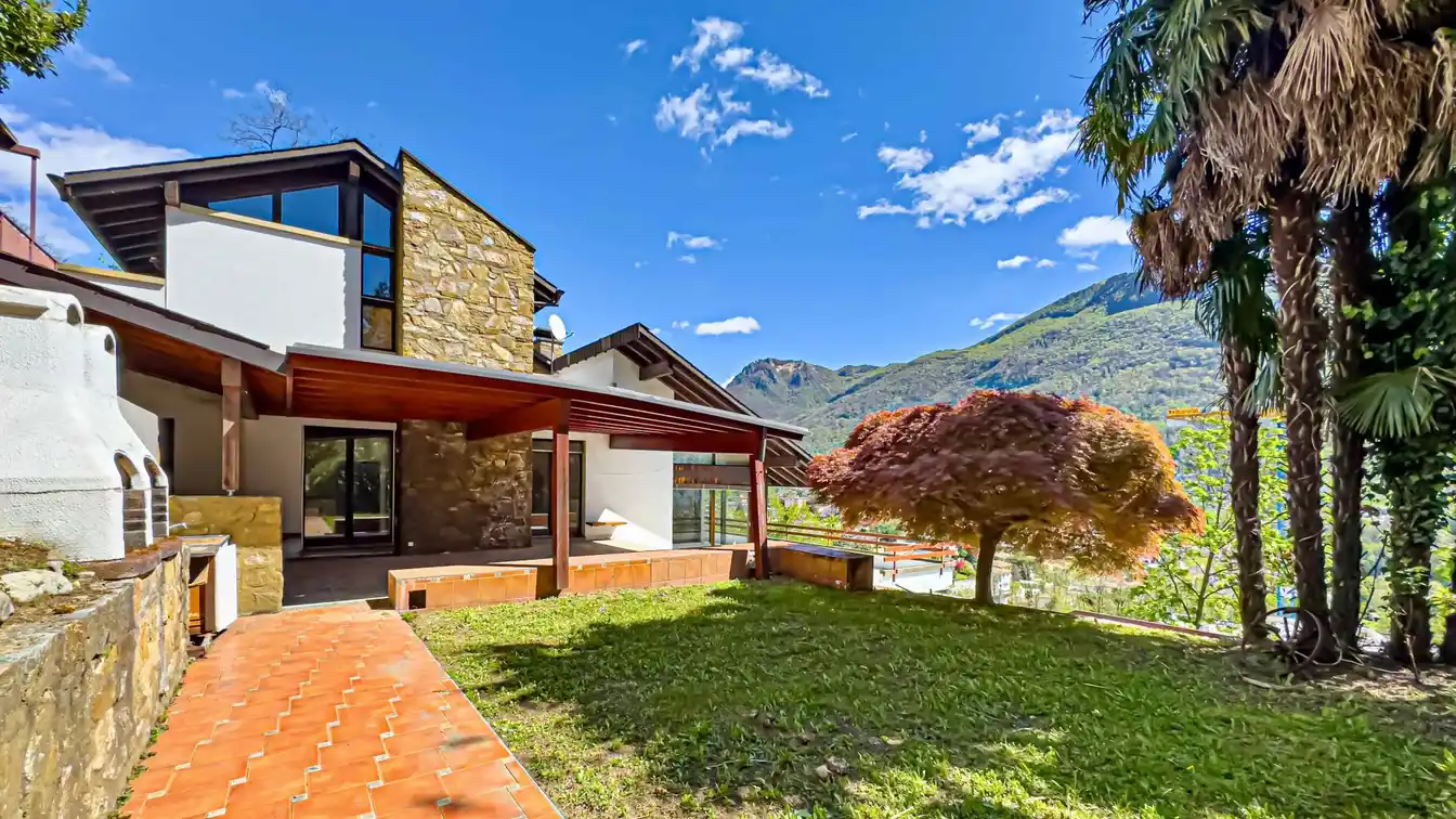 Lovely Lake View Property