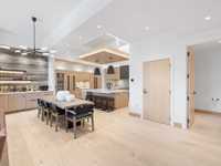 KING'S CROWN - EXQUISITE TOWNHOME