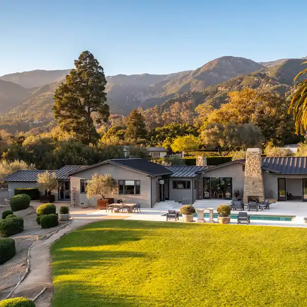 MODERN SOPHISTICATION IN COVETED RIVEN ROCK