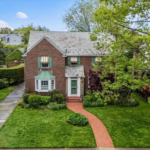 CHARMING TRADITIONAL BRICK COLONIAL
