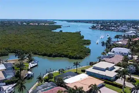 Serene Boater's Oasis