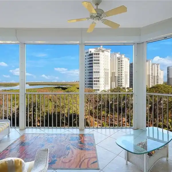 BRIGHT COASTAL RETREAT WITH BREATHTAKING VIEWS