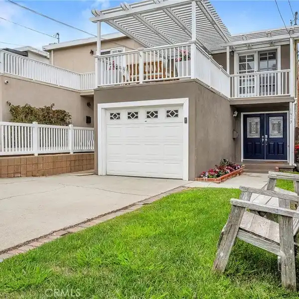 GORGEOUS GOLDEN HILLS HOME