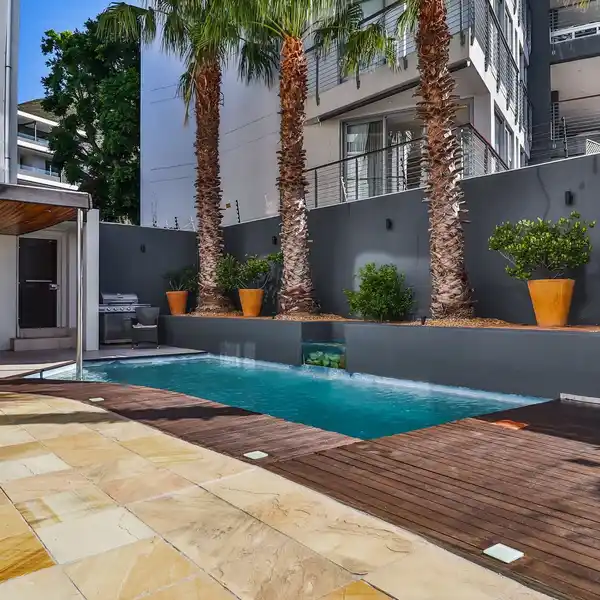 STYLISH ENTERTAINER IN THE HEART OF SEA POINT - CLOSE TO LOCAL ATTRACTIONS