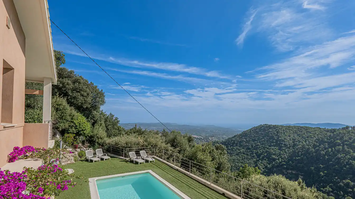 Architect's House with Swimming Pool and Sea View