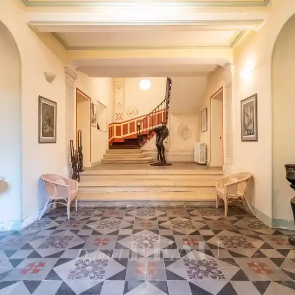 EXPANSIVE LUXURY PROPERTY IN MORMOIRON