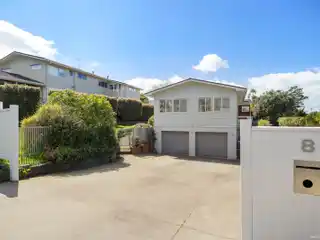 Coastal Charm in the Gateway of Centennial Park
