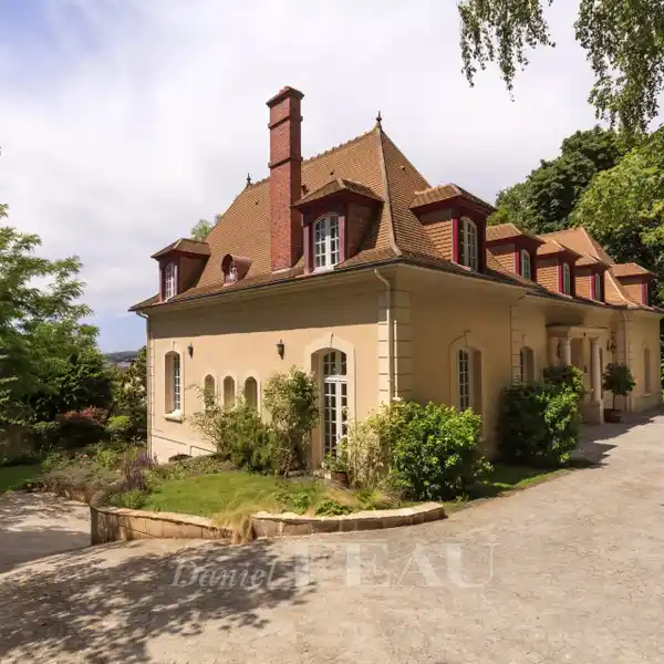 MAGNIFICENT PROPERTY IN SOUGHT-AFTER GLATIGNY