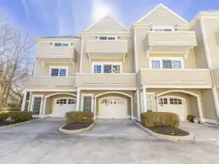 Bright, Spacious Townhome Near Town Center