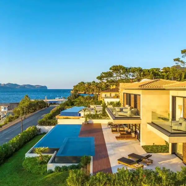LUXURIOUS FRONT LINE VILLA IN BONAIRE