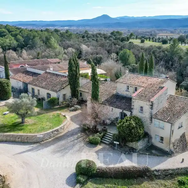 EXPANSIVE COUNTRY HOME AND VINEYARD PROPERTY