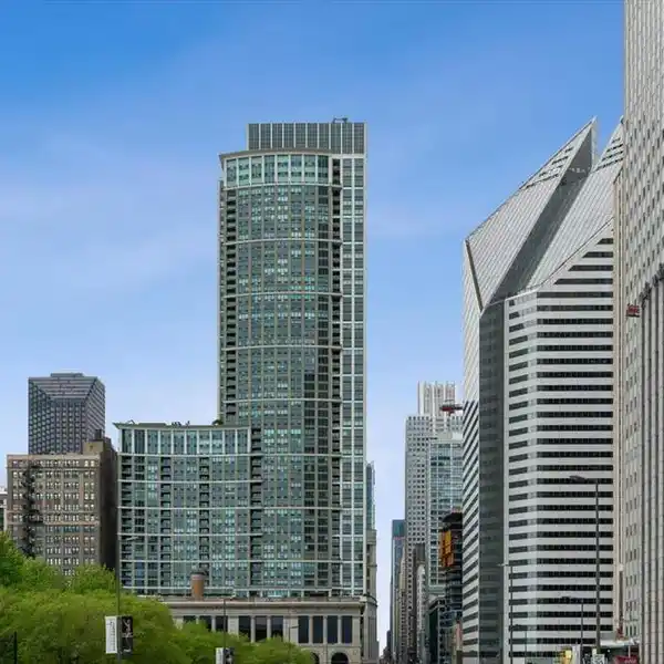 ELEVATED LIFESTYLE WITH PRIME LOCATION