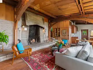 Arillaga - Vintage Charm with Architectural Provenance