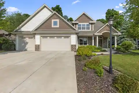 Large Executive Home with Separate Quarters