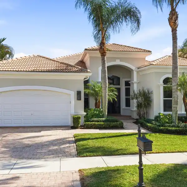 METICULOUSLY REIMAGINED RESIDENCE IN TOP DESIGNER RENOVATIONS