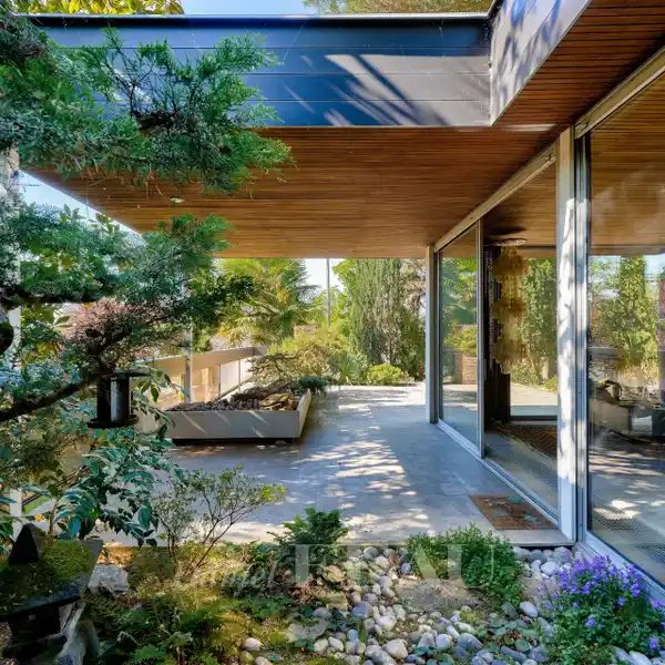 MAGNIFICENT MODERN RESIDENCE