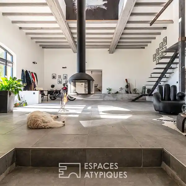 ARCHITECTURAL MASTERPIECE WITH LOFT, POOL, AND ANNEXES