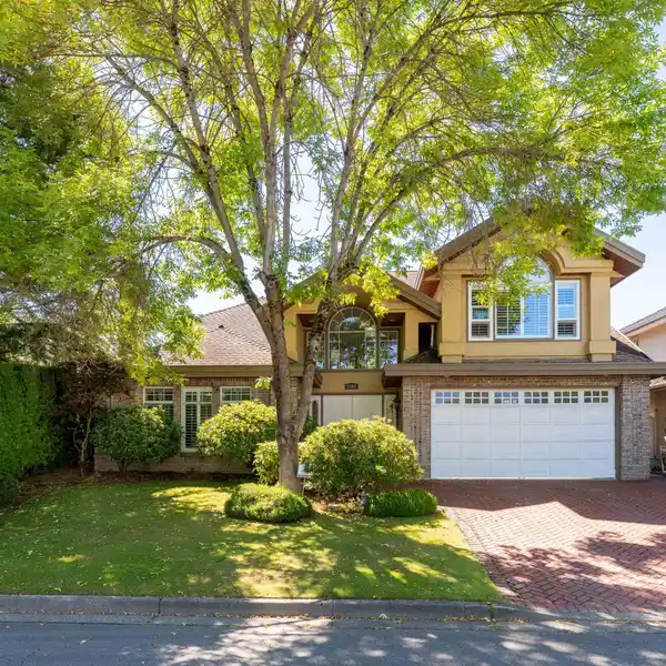 TOP-QUALITY HOME IN PRESTIGIOUS TERRA NOVA