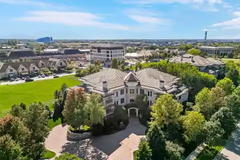 First-floor Condominium in Prestigious Parkway 133