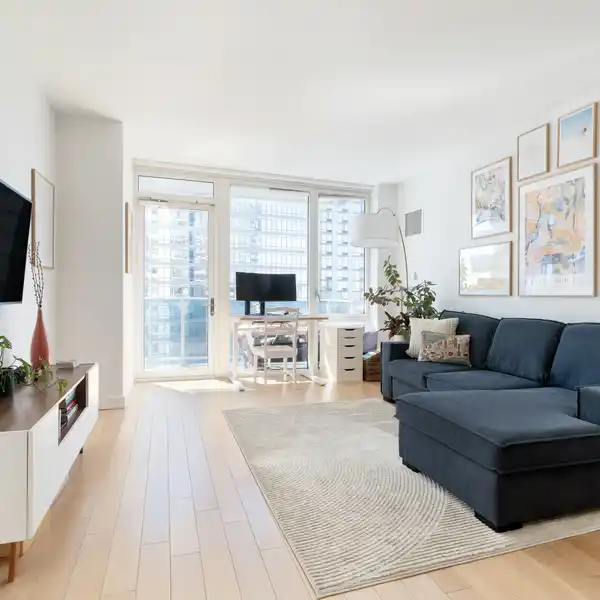 SPACIOUS WATERFRONT ONE-BEDROOM HOME
