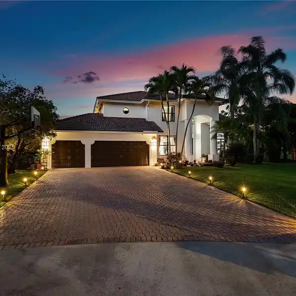 WATERFRONT HOME WITH BREATHTAKING VIEWS