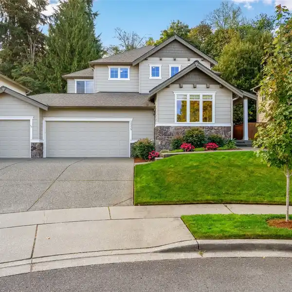 MOVE-IN READY HOME WITH DEN & MODERN UPGRADES