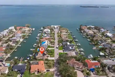 Beautifully Updated Waterfront Home in Sands Point