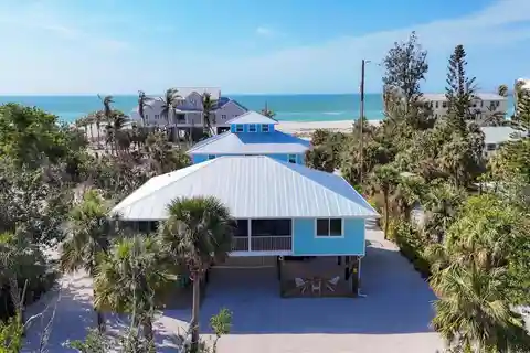 Newly Renovated Smart Home on Exclusive Palm Island