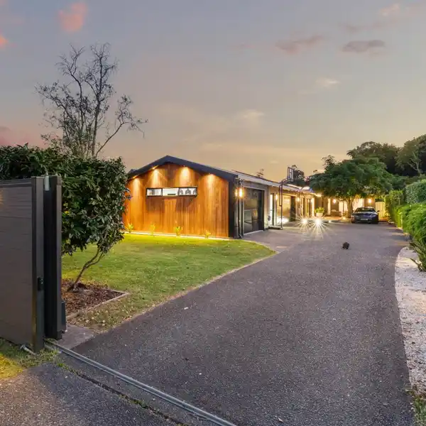 SECLUDED SEASIDE SANCTUARY